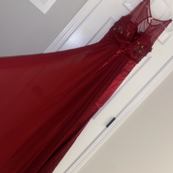 Dresses & Skirts - STUNNING Red Gown: Prom dress!